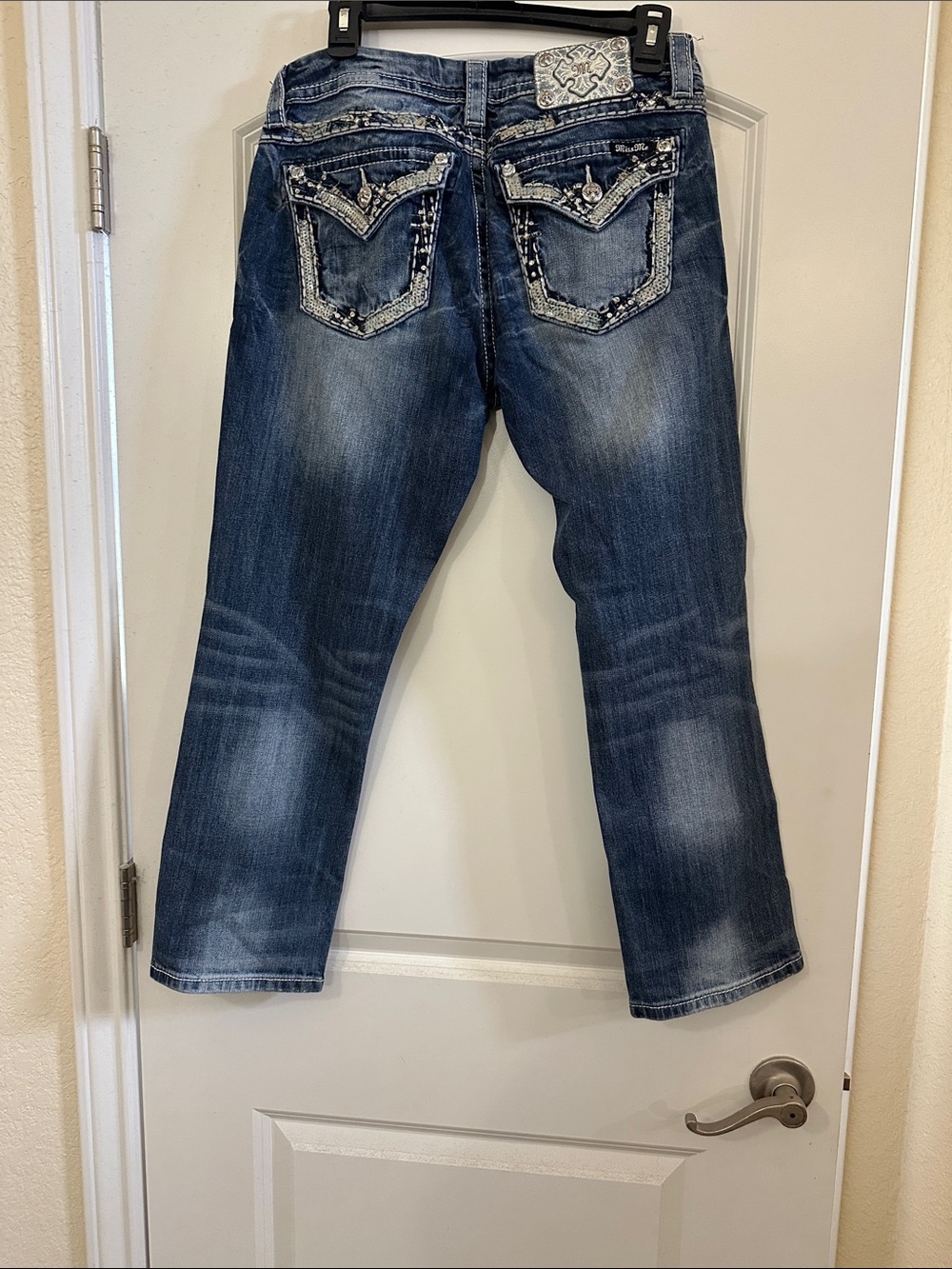 Miss Me Blue Washed Cropped Jeans - Picture 4 of 5